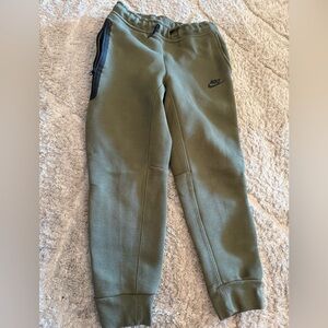 Nike Tech joggers